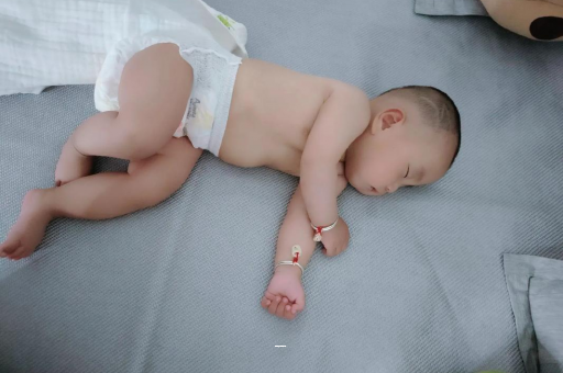 淮滨宝宝先长上牙还是下牙